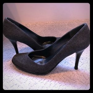 STUART WEITZMAN gray flannel heels